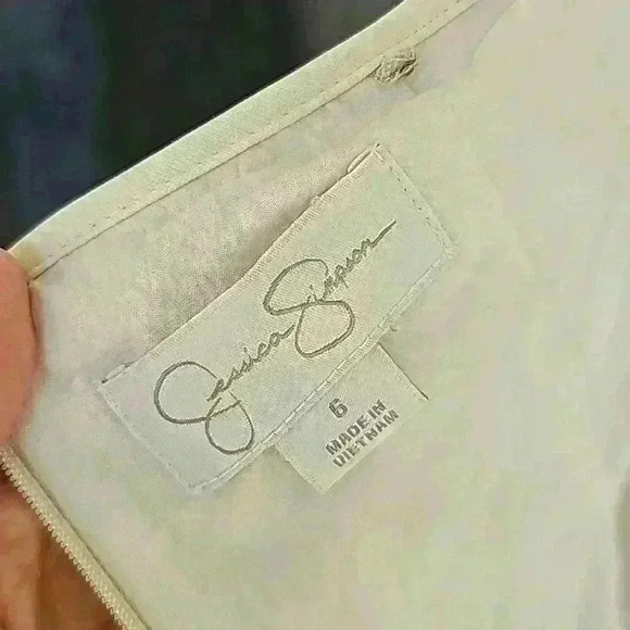 Jessica Simpson size 6 white halter top dress - Picture 6 of 6